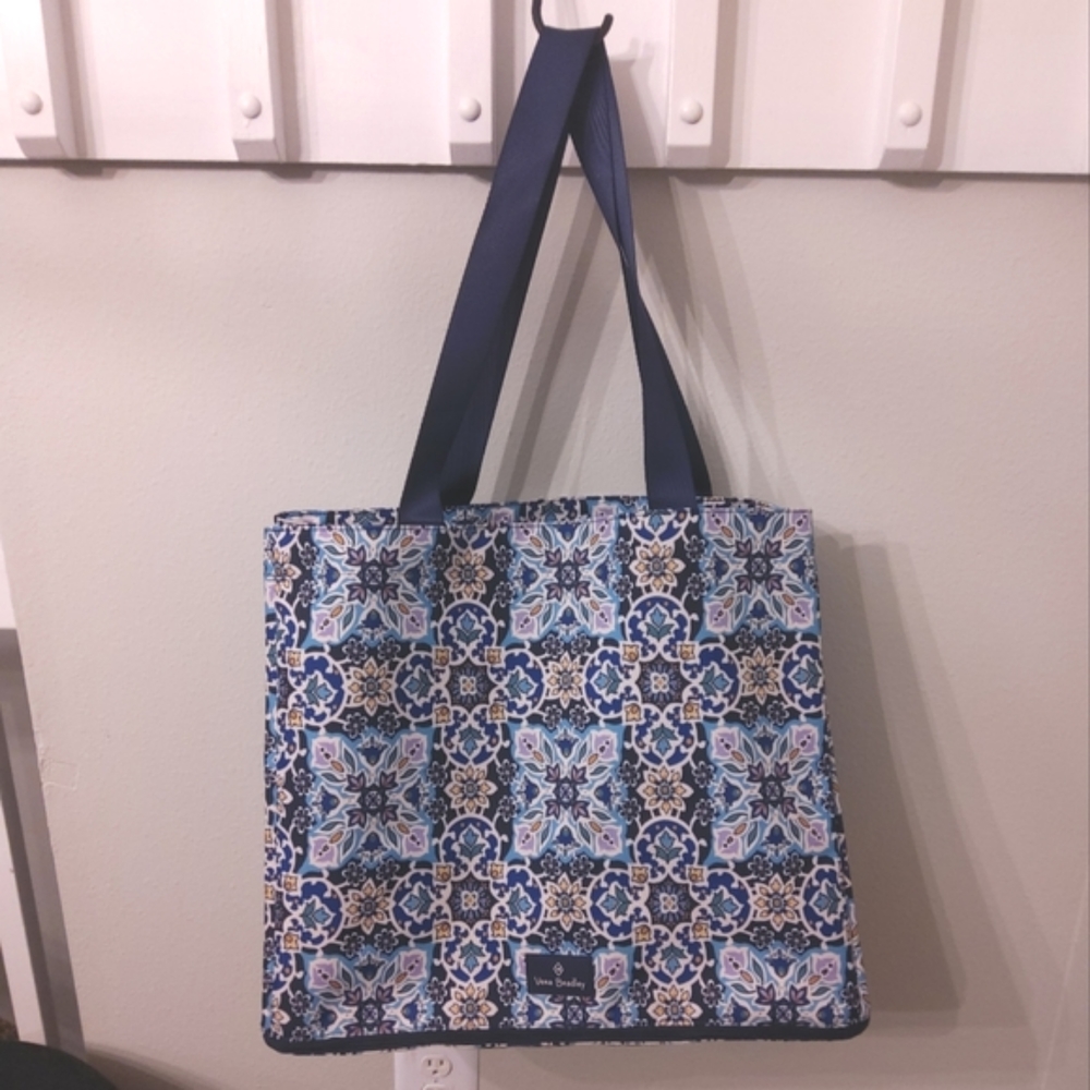 NWT Vera Bradley Lighten Up Deluxe Large Family Tote Bag - Picture 2 of 5